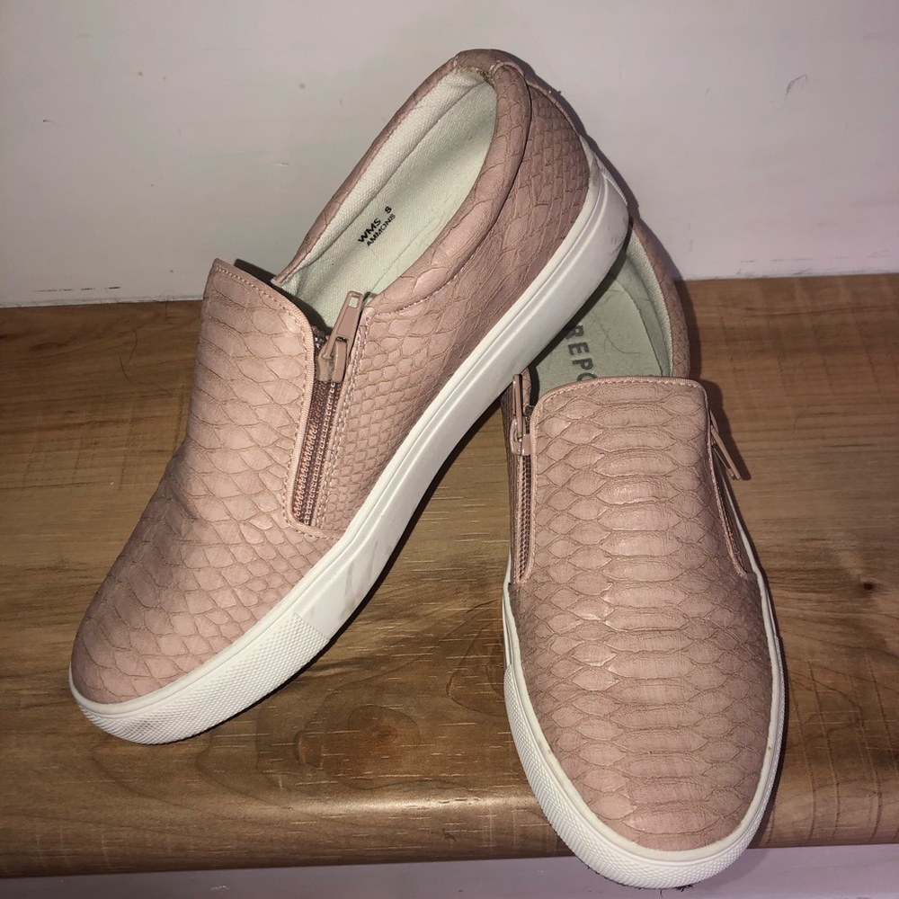 Report slip on shoes size 8. Color is dusty pink